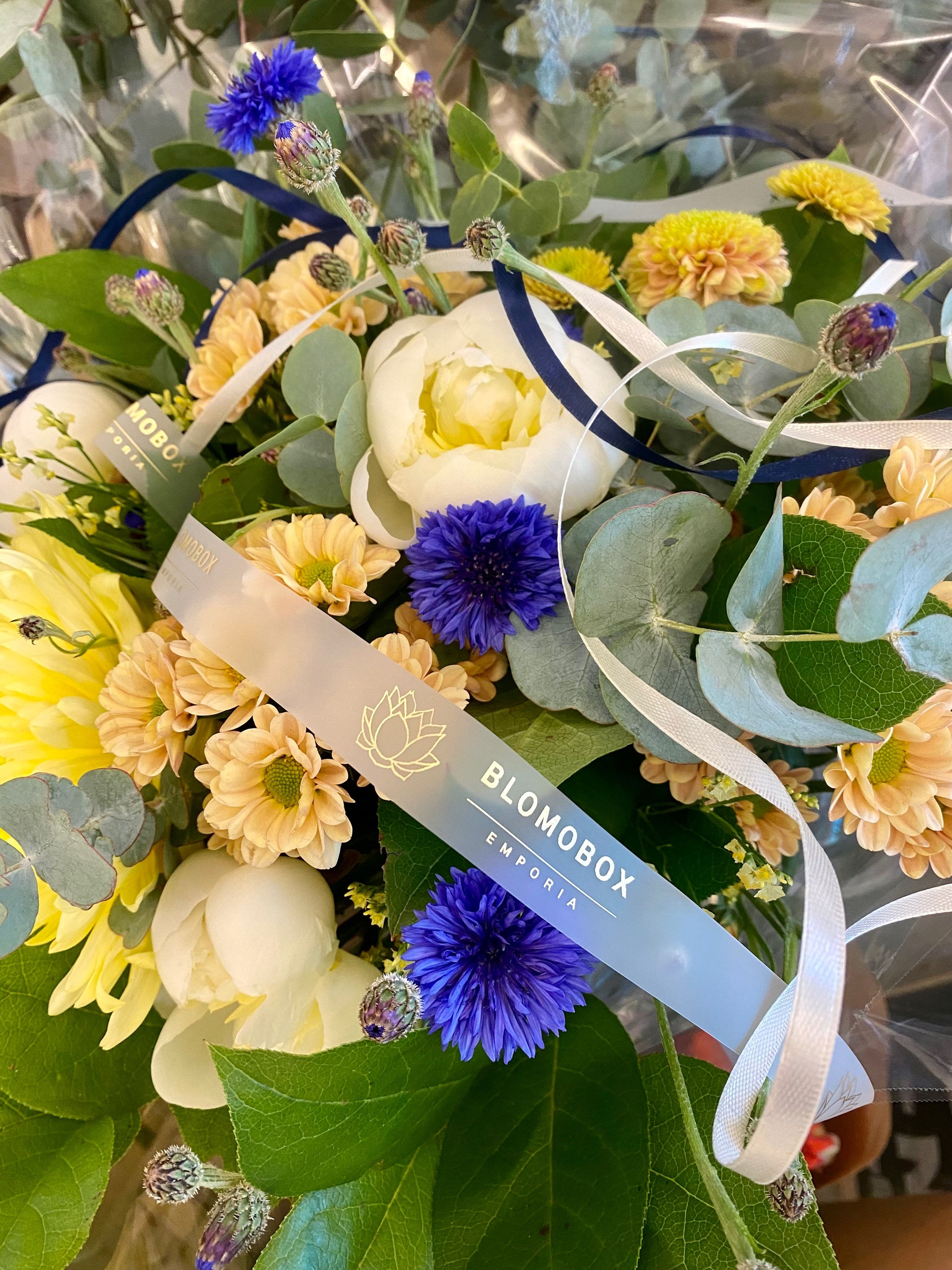 Examensbukett Blågult tema