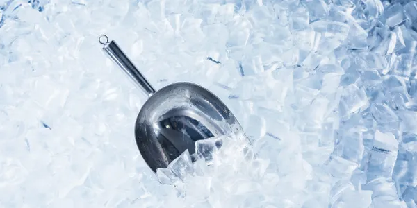 scoop in ice machine, ice, ice machine