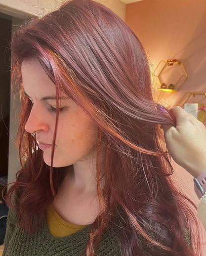 Trendy haarkleuring, aubergine haarkleuring, koper haarkleuring, vegan haarkleuring, haarkleuring met balayage, koper balayage, elleure, elleure professional, plex, blond plex, teinture, haarkapper met passie