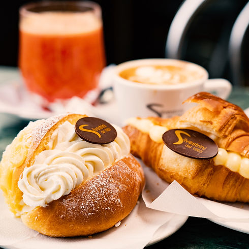 cornetti freschi e maritozzi con panna