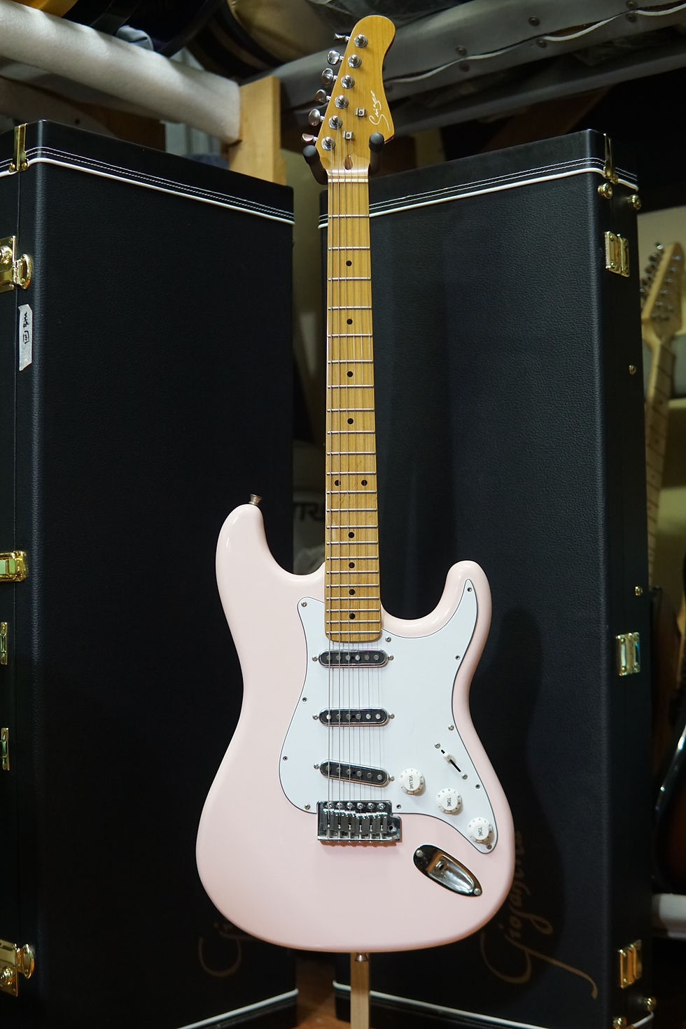 Thumbnail: Smiger Pink with Astro Pickup S-Tron