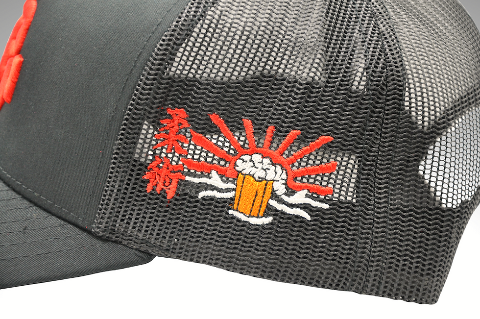 Miniatura: Gorra Trucker negra (logotipo rojo)