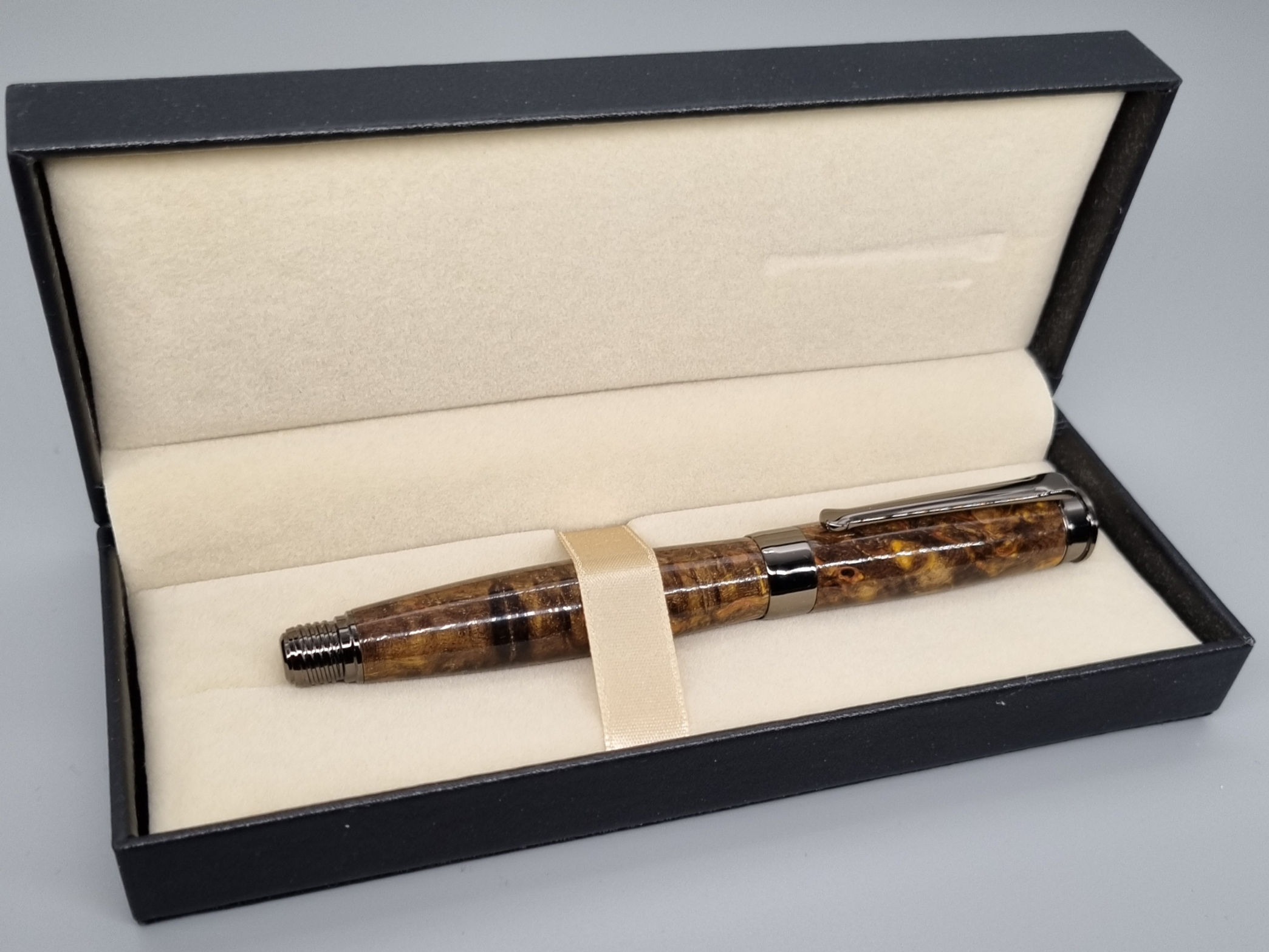 Leveche rollerball pen from Beaufort Ink made of curly birch