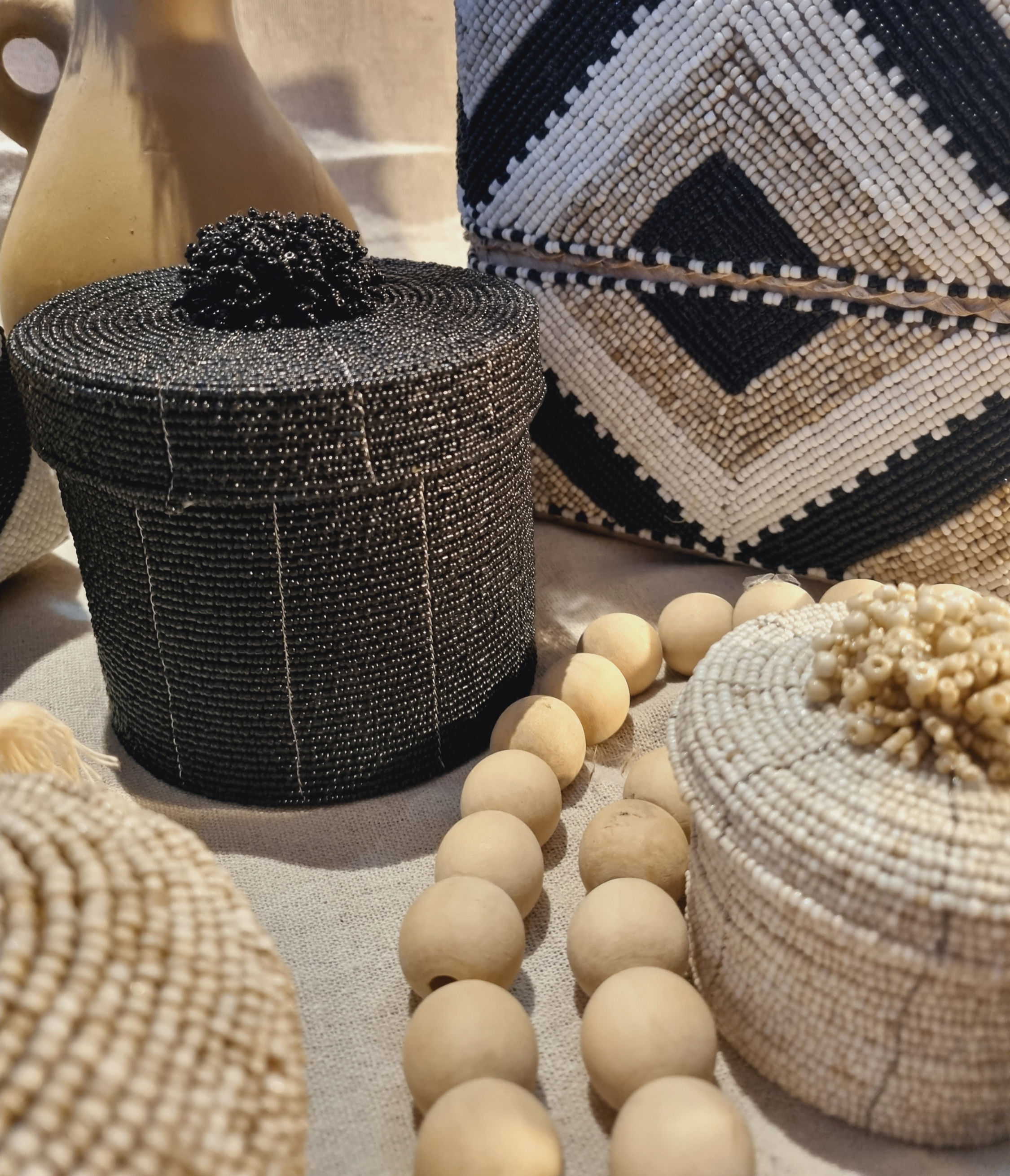 Boite en perles avec pompom en perles