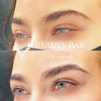 Nahaufnahme frisch gelifteter Naturwimpern – perfekt geschwungen, definiert und tiefschwarz. Das Ergebnis eines professionellen Lashlifts für einen wachen, offenen Blick. Lashlift-Ergebnis: sichtbar geliftete, geschwungene Naturwimpern ohne Mascara. Das Lashlifting verleiht deinen Wimpern Volumen, Länge und Schwung – ganz ohne Extensions.