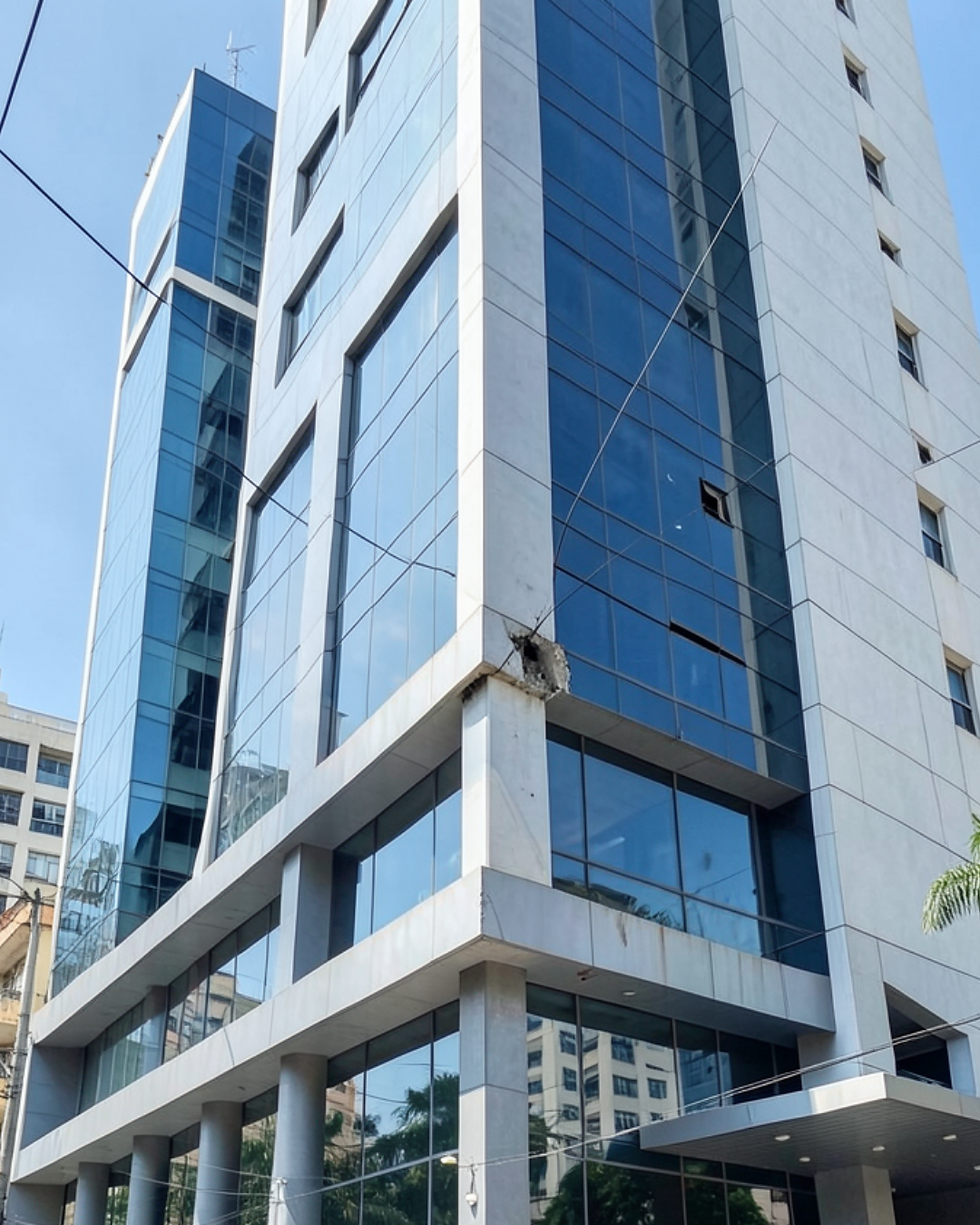 Edificio corporativo en Panamá bajo gestión estratégica de administración de propiedades y mantenimiento preventivo