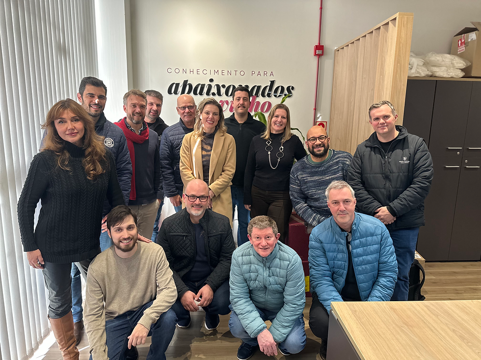 Enólogos e sommeliers se reuniram para elaborar o assemblage do vinho que será leiloado ao final do ano em benefício de causas sociais