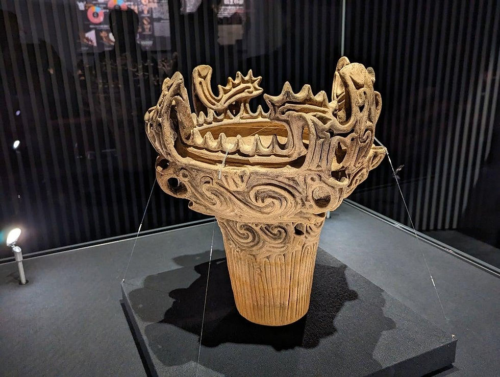 国宝《火焔型土器》 縄文時代中期