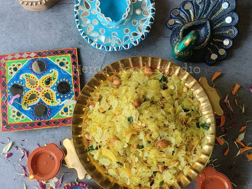 POHA CHIVDA (Flattened rice chivda)