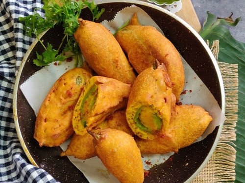 STUFFED MIRCHI BHAJIYA (PAKORA)
