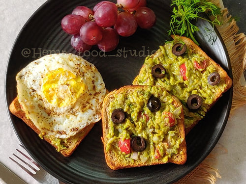 GUACAMOLE TOAST