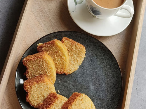 Eggless Rava Cake (Suji Cake)