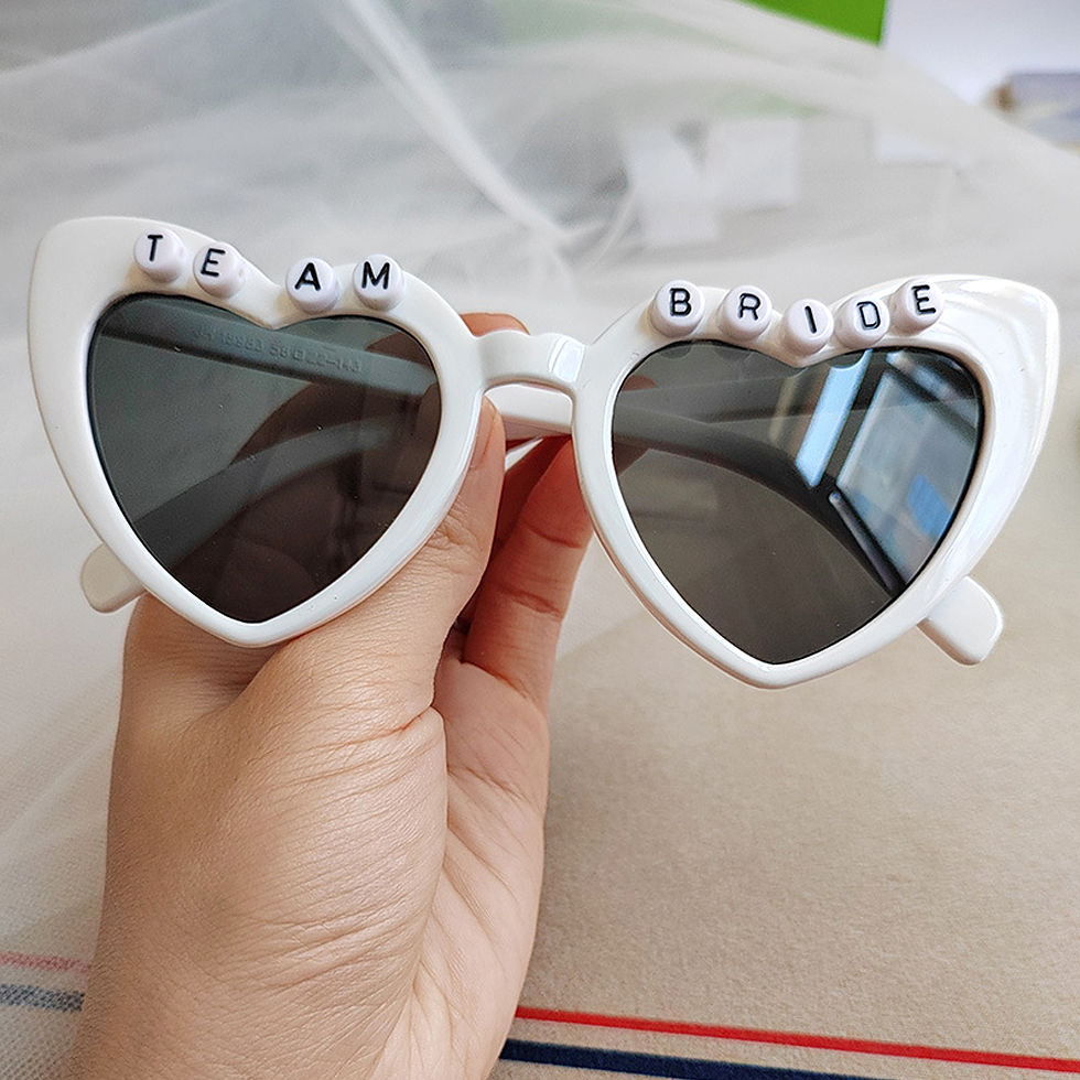 Thumbnail: heart shaped glasses