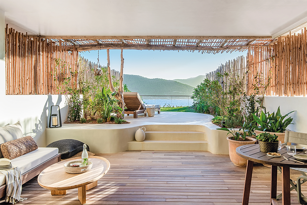 imageye___-_imgi_70_Terrace_with_private_sundeck_and_view_to_the_bay---1000w.png