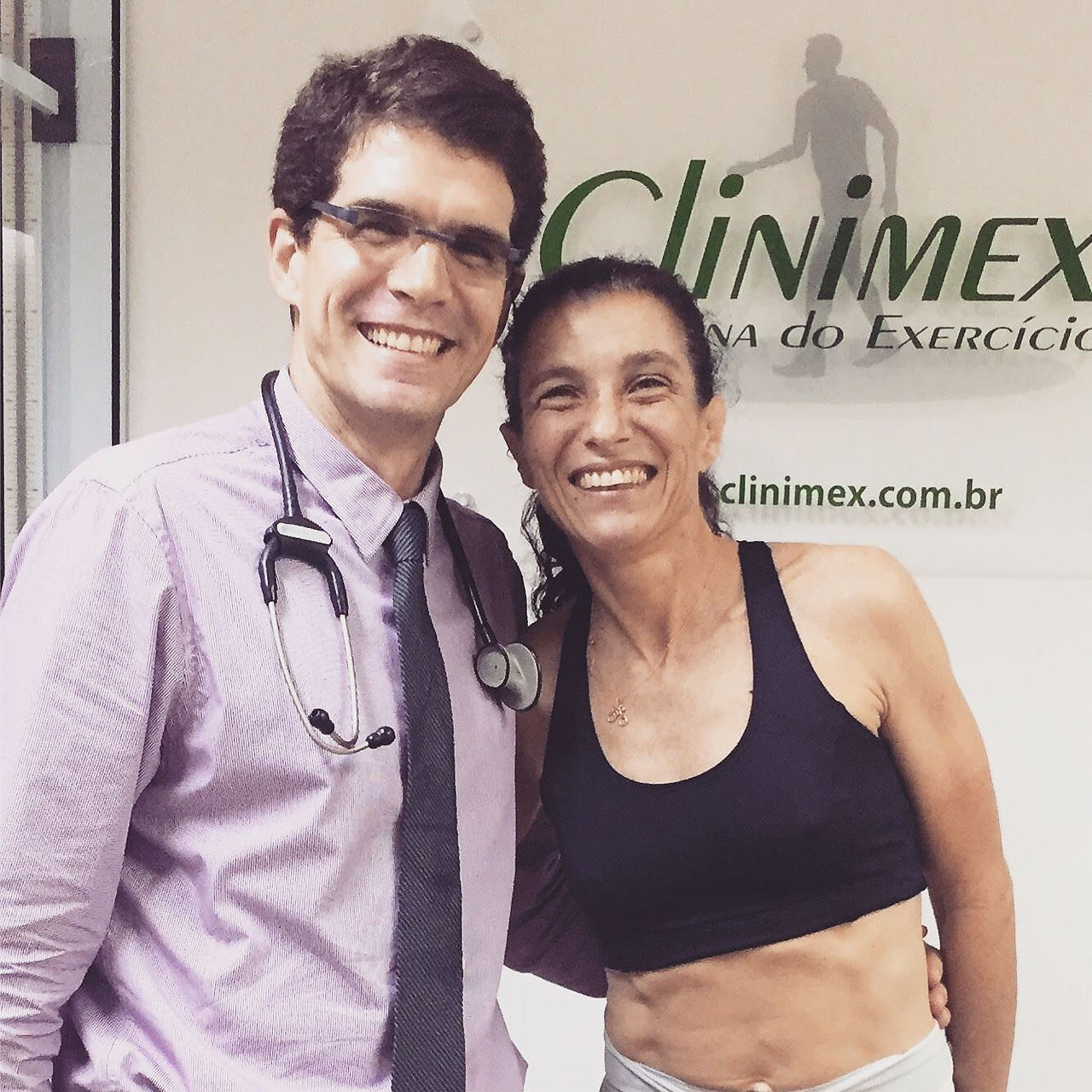 Dani Genovesi em consulta com o Dr. João Felipe na Clinimex