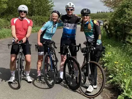 4 Cyclists son a sunny day