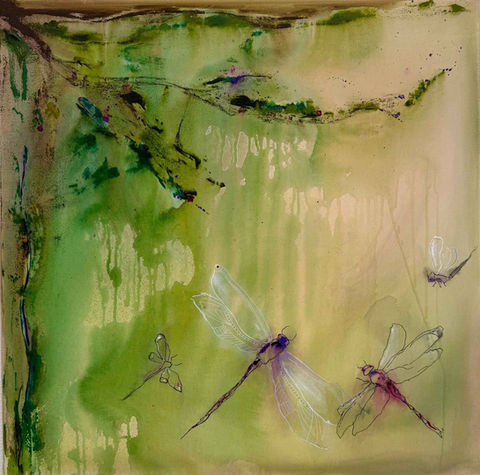 Acryl on Canvas mit dem Titel "Zwischenwelten", zarte Libellen schweben auf grünem Untergrund, abstrakte Malerei