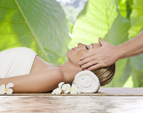 Wellness, Massage, Entspannung, Fotolia_26793686_L_edited.jpg
