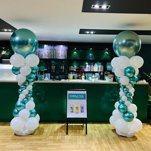 Balloon Columns in white and green colours
