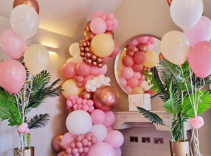 freestanding-balloon-garland-guildford-surrey.jpg