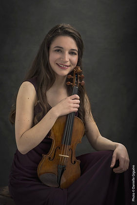 AUCLAIR_Emilie_Photo_Danielle-Giguere_1-scaled (1)_edited.jpg