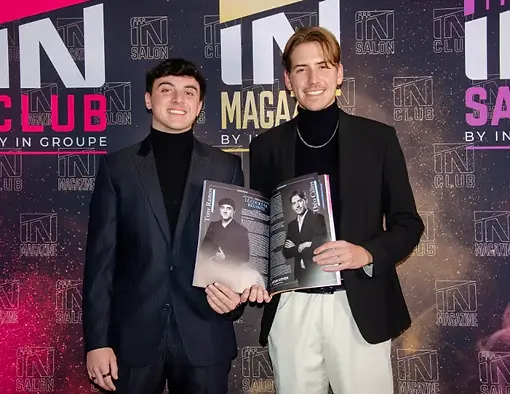 Les deux fondateurs d'Azur Cover, font la pose avec le IN Magzine, dans lequel ils apparaissent