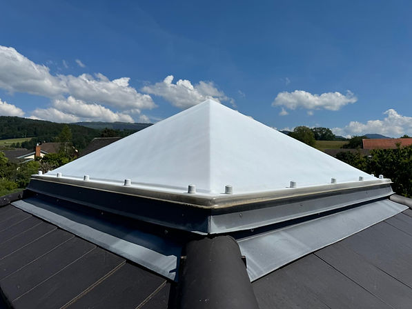 Verrière Pyramidale avec de la Laque Solaire
