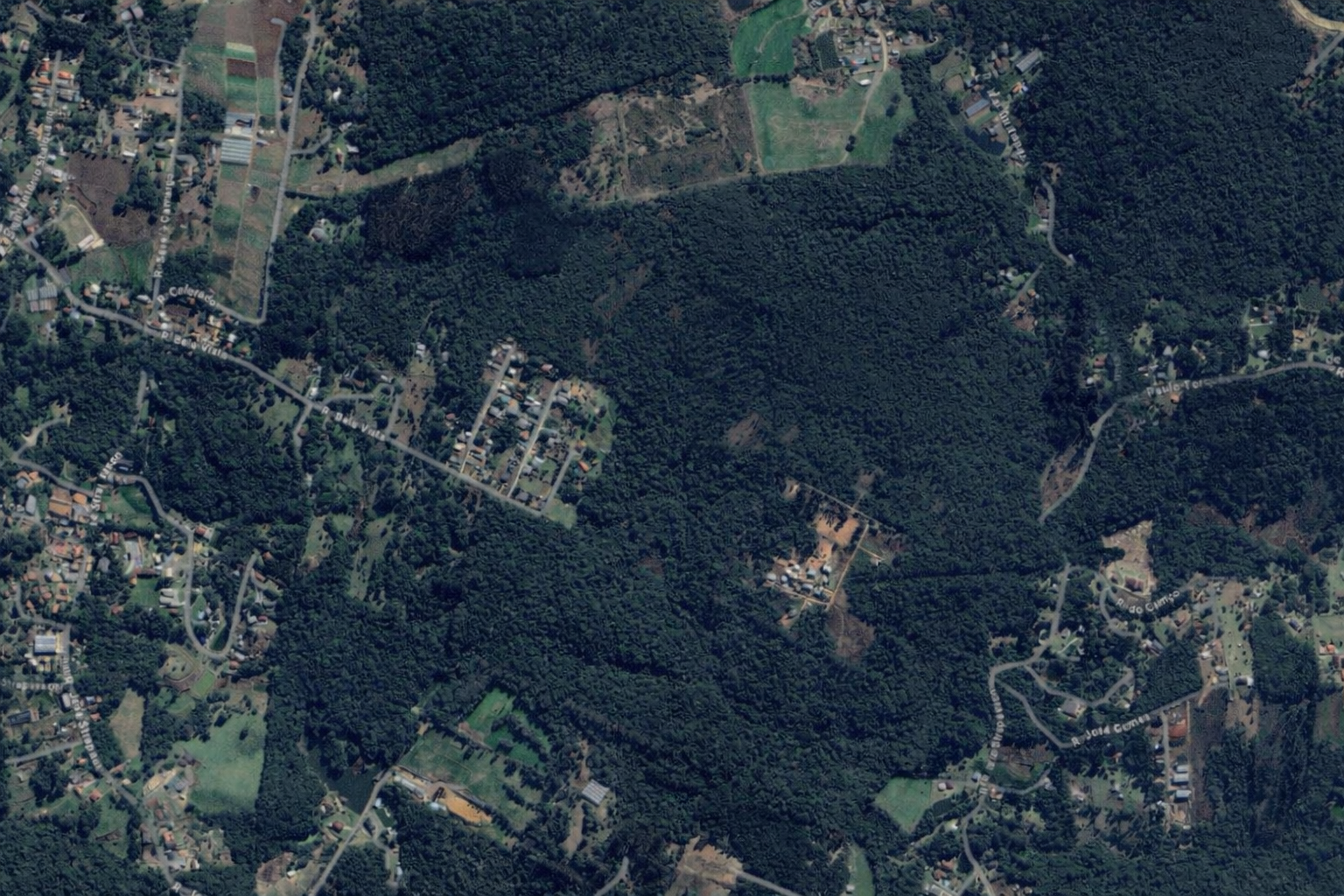 Área de acesso e entrada do terreno