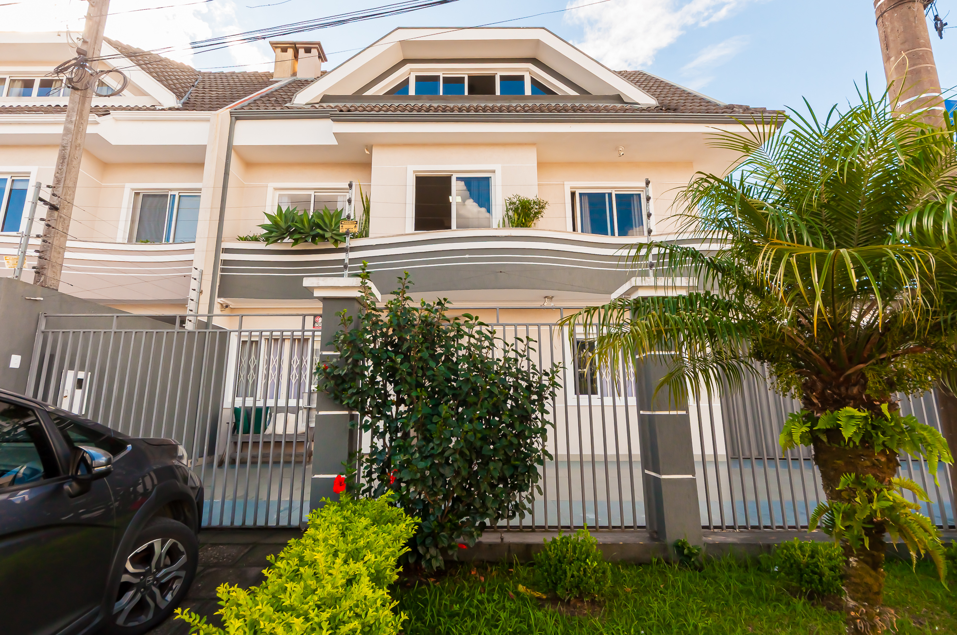 Fachada do Sobrado Triplex no Hauer