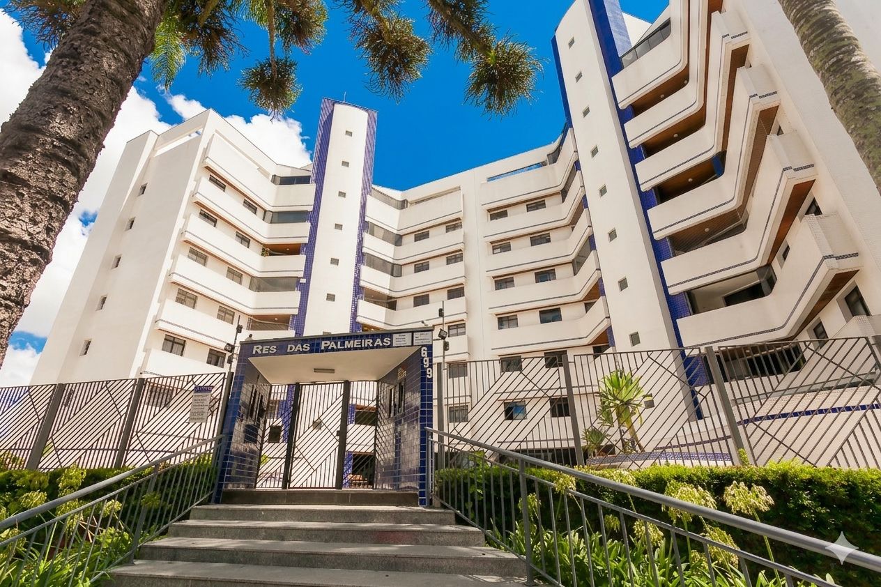 Fachada do Edifício Residencial das Palmeiras na Rua Guilherme Pugsley, Água Verde