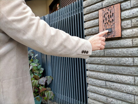 不登校中、担任の家庭訪問は必要か