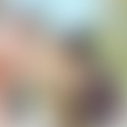 母親に褒められて喜ぶ男の子