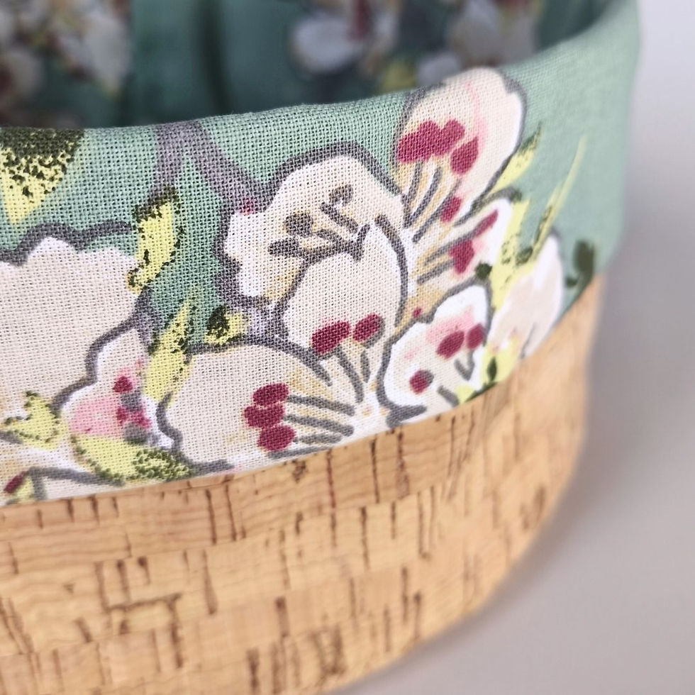 Miniaturbild: Kleiner Brotkorb mit Blumenmuster aus Kork