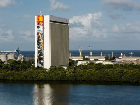 Servidores do Recife decidem manter greve por tempo indeterminado