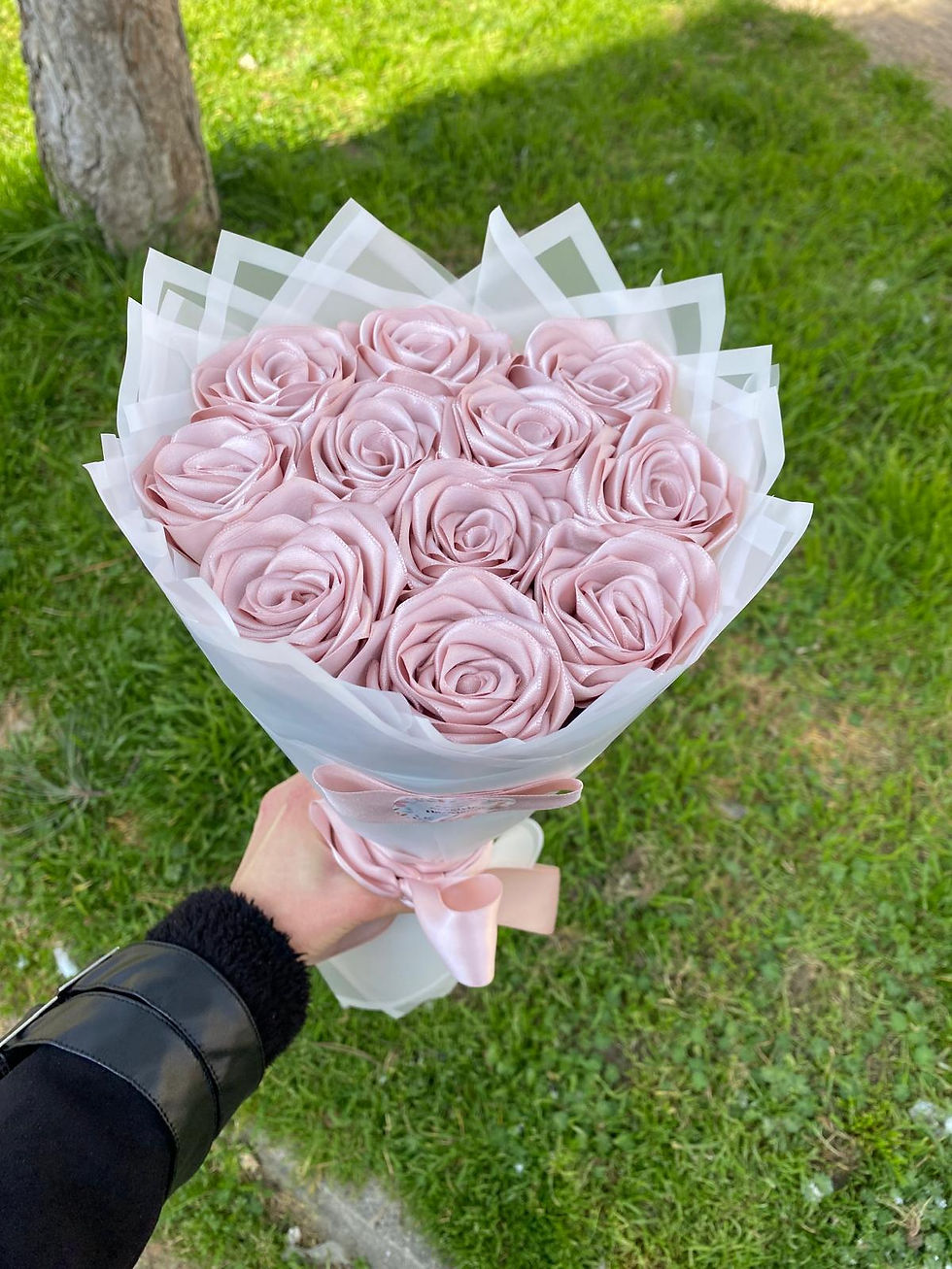 Küçük resim: 11'li Pudra Pembe Solmayan Gül  Buketi
