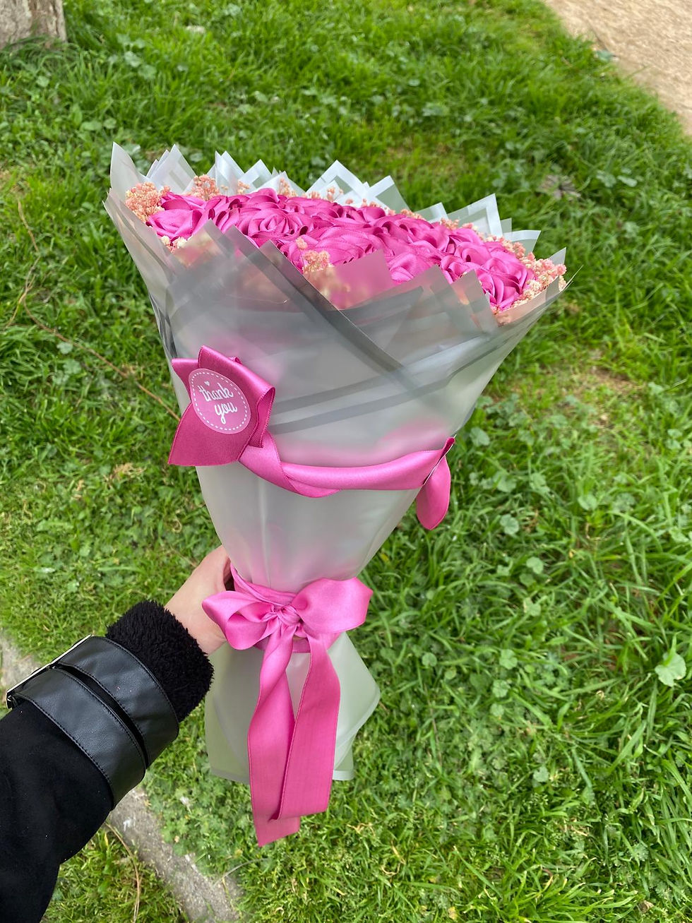 Küçük resim: 20'li Koyu Pembe Cipsolu Solmayan Saten Gül Buketi
