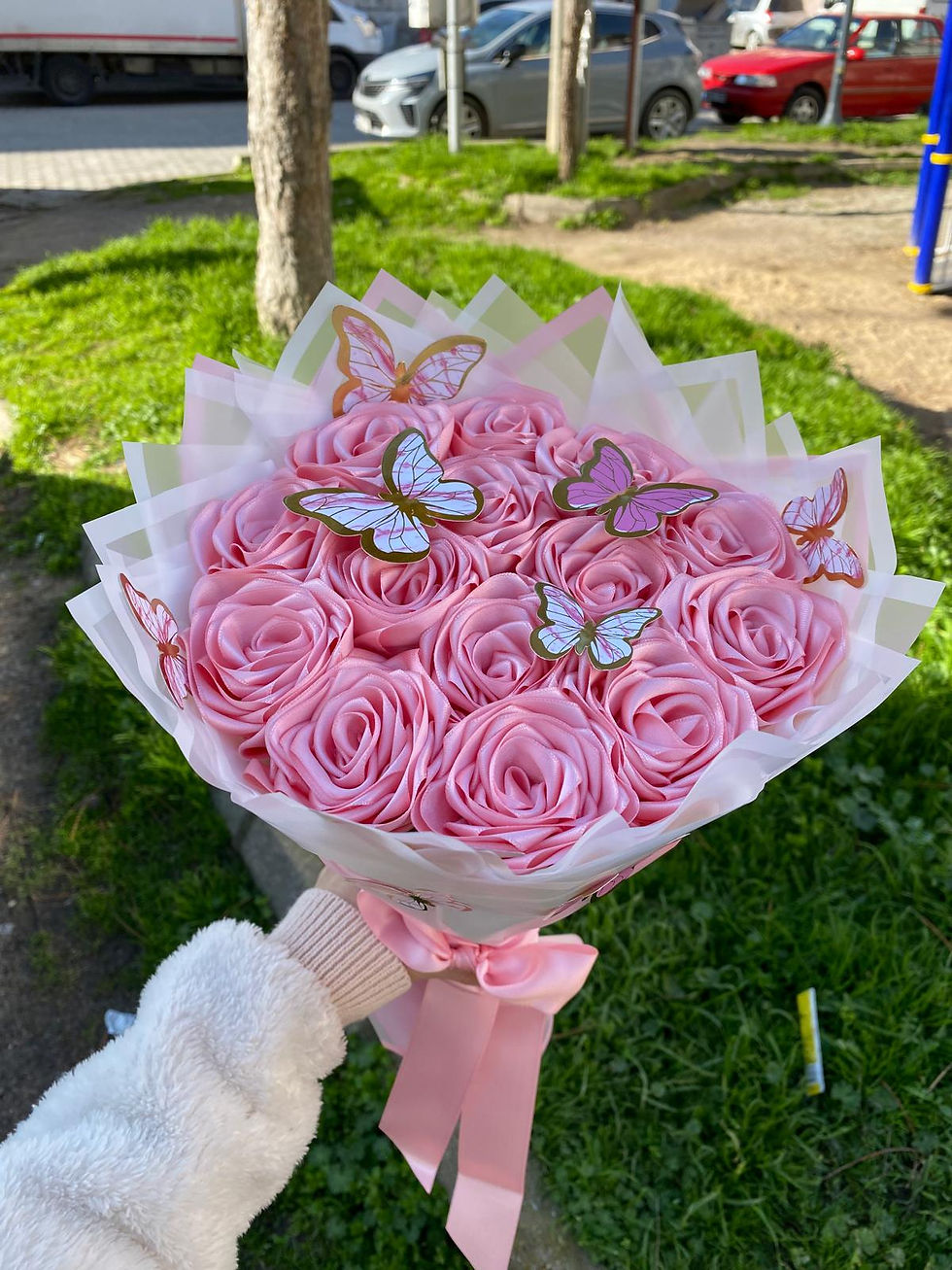 Küçük resim: 14'lü Pembe Kelebekli Solmayan Saten Gül Buketi