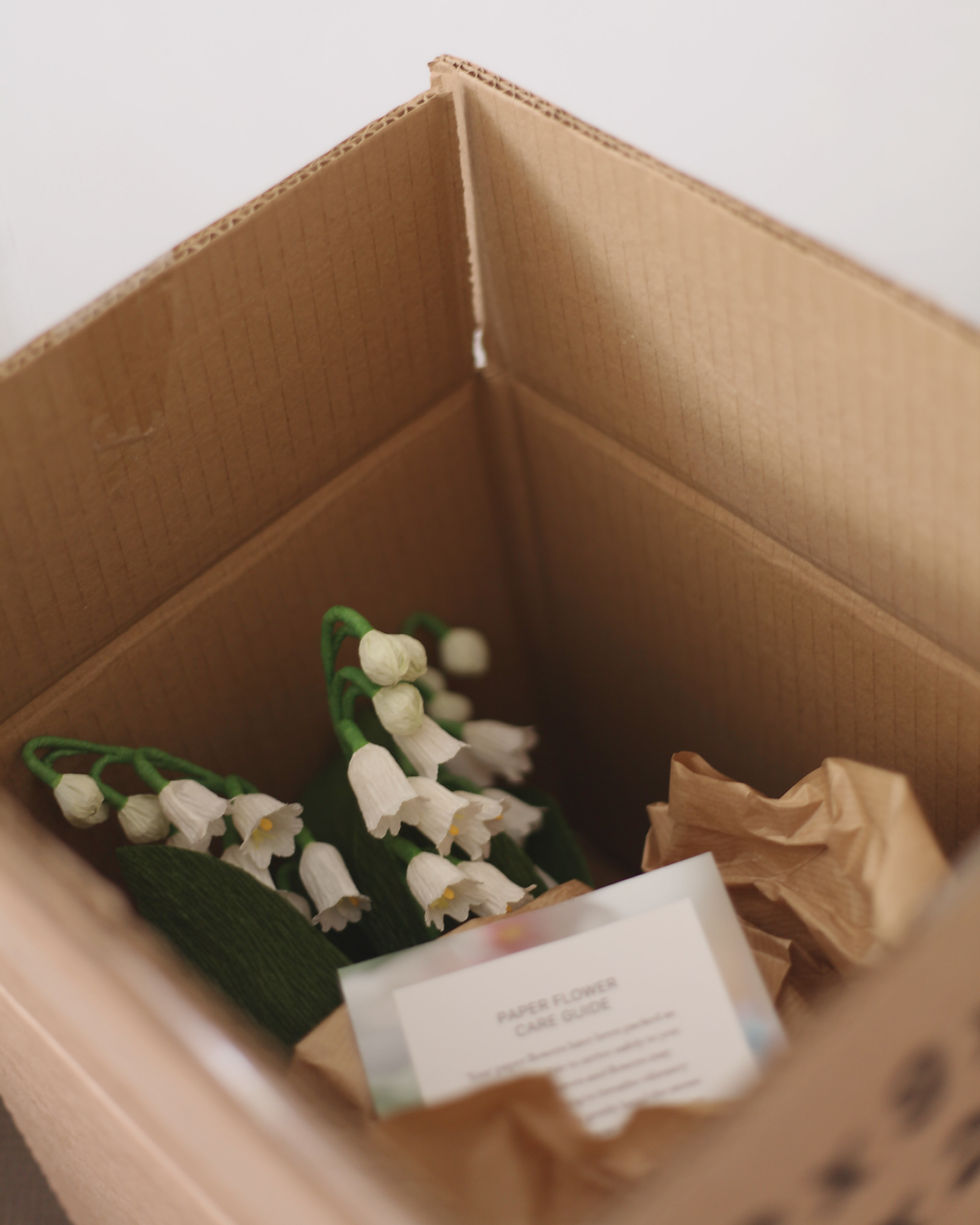 Each plant comes with its care note—and if it’s a gift, I’ll tuck in a special note from you too.