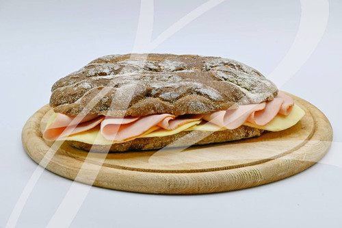 Panino Fresco Del Baguette Immagine Stock. Immagine Di Alimento - 145600533 - Foto 2