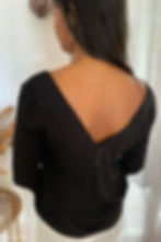 Miniature : Blouse noire col V petits boutons dos