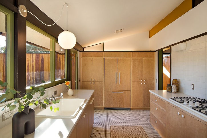 kitchen 2 web_edited.jpg