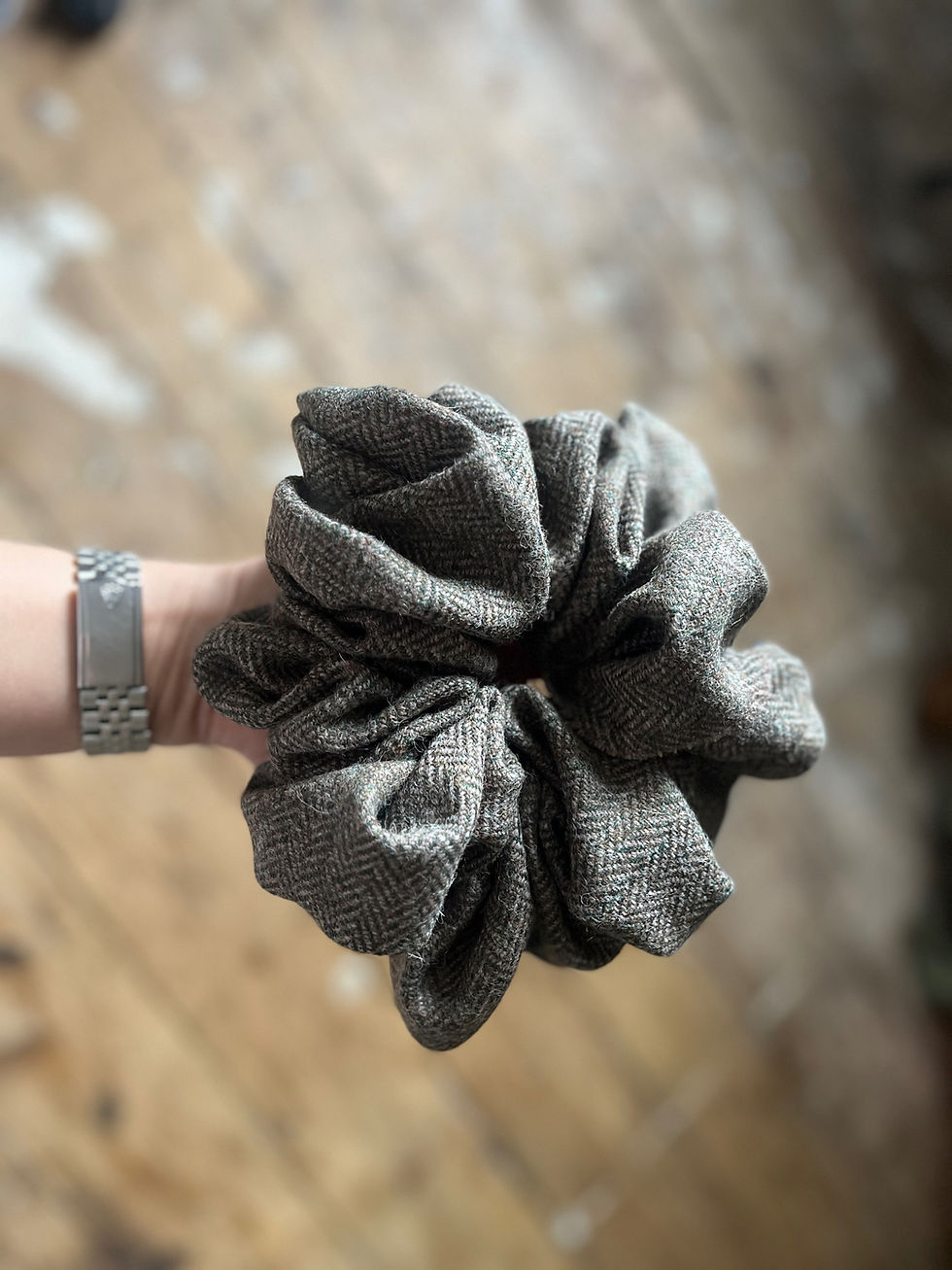 Thumbnail: Oversize XL Genuine British Tweed Hair Scrunchie Handmade OAK KHAKI