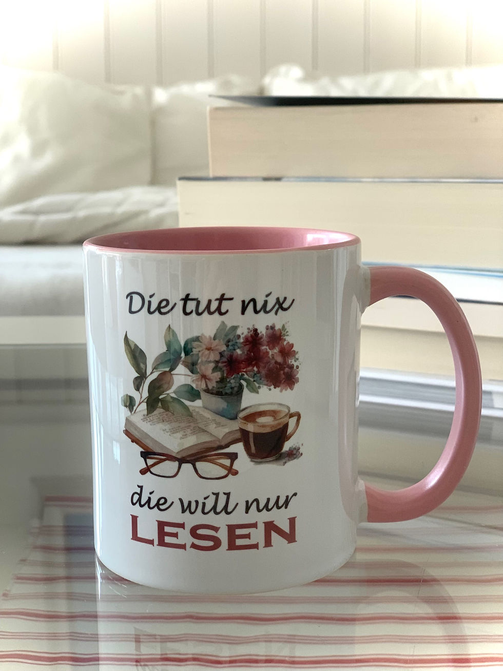 Tasse Herzen "Die tut nix, die will nur lesen !“
