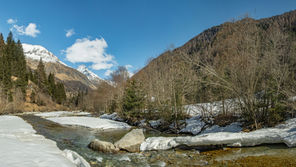 Frühling Szenerie, die Isel am Oberlauf im Virgental
