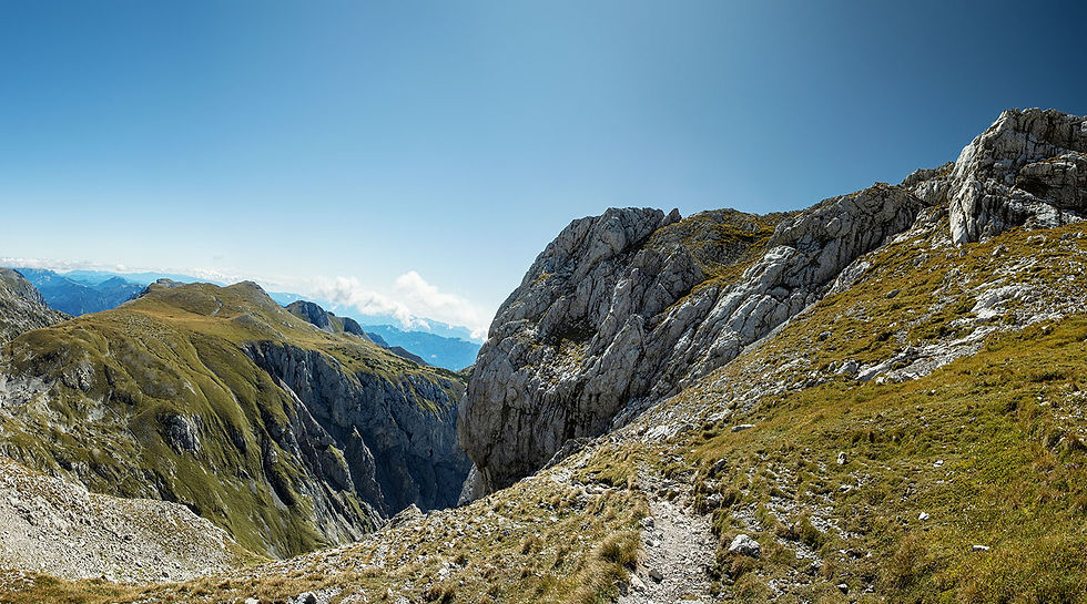 Ausstieg des Klettersteigs Das Gehackte mit Blick über die Hochfläche des Hochschwabs.