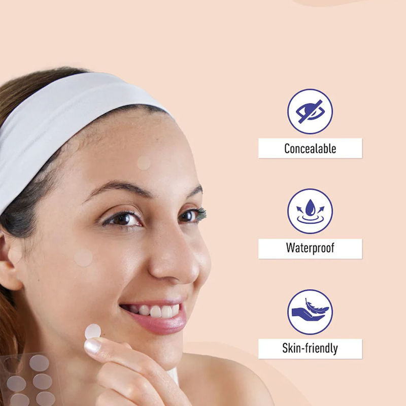 Miniatura: Mulher sorridente usando adesivo AcneZero destacando ser invisível, à prova d'água e amigável à pele.