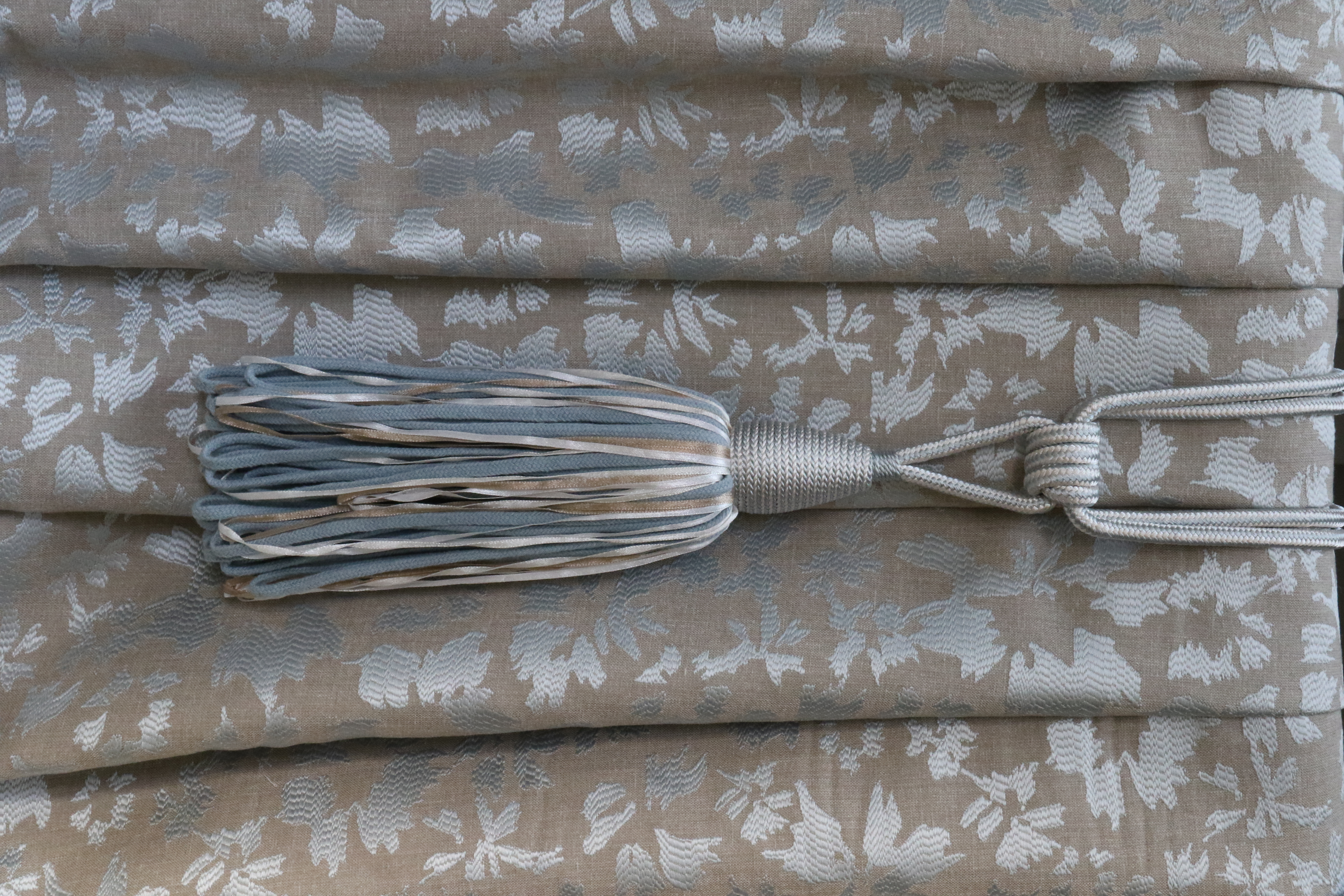 Curtain tiebacks and trimmings, Hale