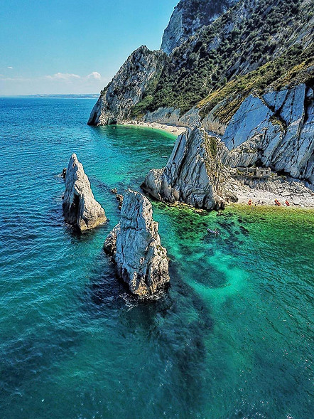 Sirolo-due-sorelle-2-le-belle-marche.jpg