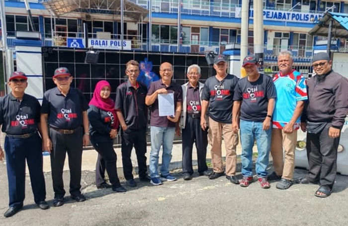 KEADILAN Cabang Simpang Renggam bersama anggota PKORM cawangan Johor membuat laporan polis