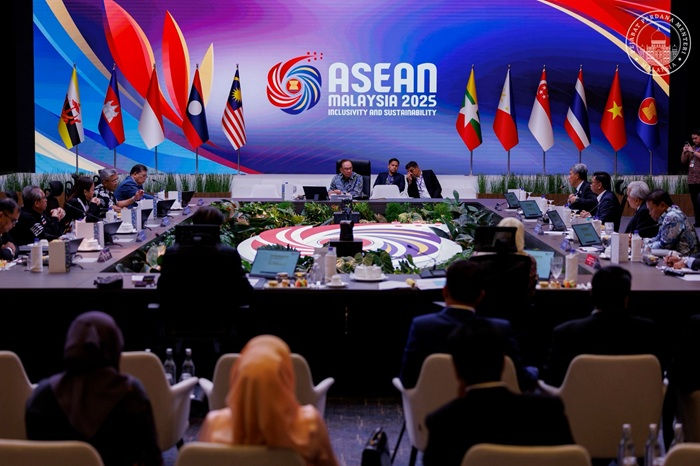 DS Anwar mempengerusikan mesyuarat akhir persiapan Sidang Kemuncak ASEAN ke-46. Foto: FB Anwar